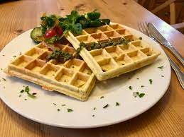 Ein waffeleisen mit etwas butter einfetten. Herzhafte Schinken Kase Waffeln Biogartner