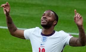 Stirling, a scottish city whose alternative historical spelling is sterling. Angliyu Na Evro 2020 Vytyagivaet Rahim Sterling Ego Otca Ubili V Razborke A Samogo Futbolista Nenavidyat Fanaty Myu I Liverpulya