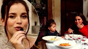 Svenska Julia är mamma i Norge