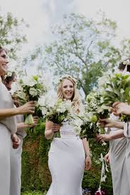 Vintage boho backyard wedding in tennessee. Rustic Boho Wedding With A Barefoot Bride The Natural Wedding Company