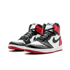 Air Jordan 1 Retro High Og White Black Wolf Grey One Of The Original Colorways Of The Air Jordan 1 Line The Air Jordan 1 Retro Bg Black Toe Grew In Popul Air Jordans Air Jordans Retro Nike Air Jordan Retro