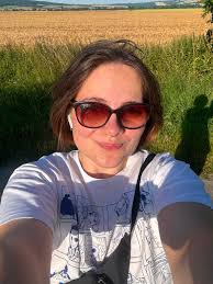 You can talk to me here http://getallmylinks.com/tradyemma