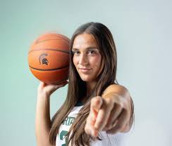 Help us wish a very happy birthday to junior guard Abbey Kimball🎂💚