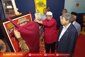 Pi khalid, j yunus, r adnan, m harun, r sudirman, nh mahmood. Selangor Royal Office On Twitter 15 Ogos 2018 Dymm Sultan Selangor Sultan Sharafuddin Idris Shah Alhaj Berkenan Berangkat Merasmikan Pameran Solo Ke 8 Haron Mokhtar Perakam Waktu Di Galeri Shah Alam Pameran