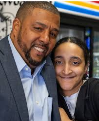 👥Not only a Mayoral Candidate, but a true COMMUNITY ACTIVIST! Domingo...