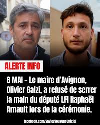 Maire d'Avignon (élu sans étiquette sur une liste divers droite), il a  refusé de serrer la main du député LFI Raphaël Arnault lors des  commémorations du 8 Mai 2026. Pourquoi ce geste ?