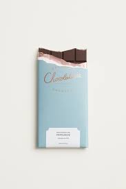 La Chocolaterie Est La Nouvelle Adresse Des Accros Au Cacao Les Fondus De La Tablette Les Nostalgiques Du Chocolat Chocolaterie Tablette De Chocolat Chocolat
