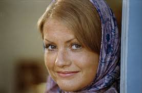 Lorsque surgit david, son amour de jeunesse, rosalie retombe amoureuse de lui. Georges Pierre Isabelle Huppert In Cesar Et Rosalie Directed By Claude Sautet 1972