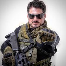 Senador da república, membro de honra e instrutor sênior da swat, fundador do cati treinamento policial ltda. Pin Auf Pais