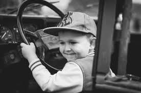 Bei all den negativen punkten der kindersitzerhöhung kommt leicht die frage auf allerdings mit einer einschränkung, ab wann die kindersitzerhöhungen genutzt werden dürfen. Ab Wann Durfen Kinder Vorne Sitzen Und Sollten Sie Das Uberhaupt