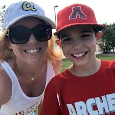 Tracie Reeves's Instagram, Twitter & Facebook