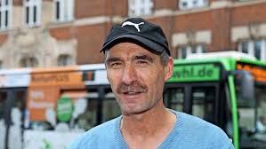 Umfrage: Soll Bahnfahren für Soldaten kostenlos sein?