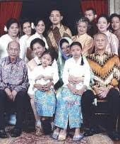 Lulu tobing diketahui telah menikah untuk kali kedua. Usai Menikah Lulu Tobing Tinggal Dekat Mertua Indah