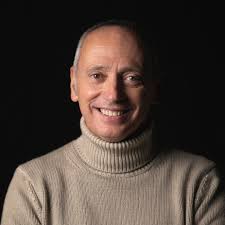 A Komodo la barriera corallina è uno spettacolo raro: reef strepitosi,  carichi di vita e in splendida salute. Distese di coralli duri e molli dai  colori intensi, popolati da una biodiversità incredibile.