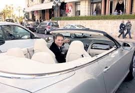 Юрий шатунов дом в германии. Yurij Shatunov V Zhenskom Bele Ya Ne Razbirayus Ekspress Gazeta