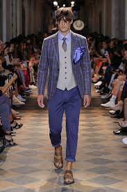 Vybírejte z elegantních černých pouzdrových sukní i áčkových a kolových modelů s kapsami a výrazným vzorem. Naujoji Pietro Filipi Pavasario Ir Vasaros Kolekcija Zadina SÄ—kme Ir PasitikÄ—jima Savimi Moteris Lt