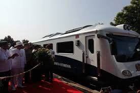 Rencana untuk membangun kereta api berkecepatan tinggi di indonesia telah diumumkan oleh pemerintah pada bulan juli 2015. Pt Kai Luncurkan Kereta Jakarta Bandung Semi Cepat Ekonomi Bisnis Com