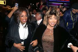 Le livre numérique (en anglais : Tina Turner S Story Of Resilience Courage And Rock N Roll Comes To Broadway Abc News