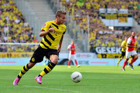 Most expectations will rest on him, as the comparisons with a prolific scorer will feel like a candy shop voucher to anyone affiliated with bvb. Datei Ciro Immobile Bvb 2014 Jpg Wikipedia