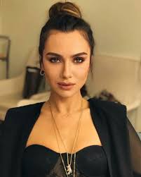 Madalina Ciofu Adli Kullanicinin Siyah Beyaz Ask Panosundaki Pin Siyah Makyaj Sac Ve Makyaj Siyah Sac