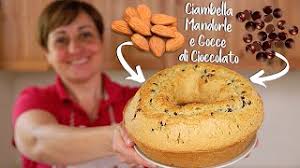 Con l'aiuto di un pennello piccolo spennellate la crema alle mandorle sulla ciambella e sopra appoggiate le lamelle di mandorla messe. Ciambella Alle Mandorle E Gocce Di Cioccolato Ricetta Facile Senza Burro Youtube