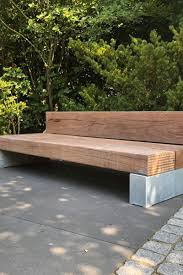Loungesitzbank Aus Massivholz Aus Loungemobel Loungesitzbank Massivholz In 2020 Hintergarten Aussencouch Terrasse Aus Paletten