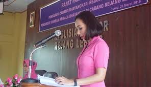 Wanita usia 39 tahun itu diduga menerima suap dari joko soegiarto tjandra alias djoko tjandra untuk mengurus fatwa agar djoko tjandra tidak dieksekusi dalam perkara pengalihan hak tagih (cessie) bank bali. Properti Hingga Mobil Mewah Inilah Kekayaan Jaksa Pinangki Yang Kontroversial Boombastis