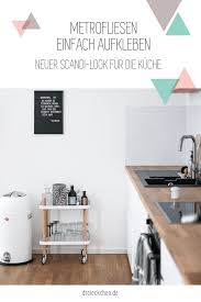 Metro Fliesen In Der Kuche Kuchenruckwand Aus Fliesenaufklebern In 2020 Fliesenspiegel Kuche Kleine Kuchen Ideen Fliesen