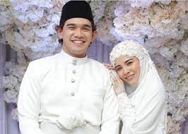 Nadzmi adhwa feat ardell aryana song : Ardell Dan Nadzmi Sah Bergelar Suami Isteri