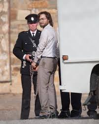 Daniel Radcliffe Rocks Beard And Dirty Clothes To Play Escaped Prisoner Metro News Pretty much any man + a well groomed beard = +10 points to aesthetic.