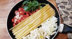 One Pan Pasta La Recette De Pates Ultra Facile Hellocoton Recette Recette Pate Recettes De Cuisine