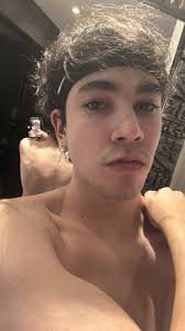 Tendencias en Argentina on X: Spreen Por las reacciones de la gente a la  foto que compartió en sus historias. t.coekicoDgB28  X