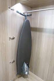 Mit der richtigen planung und den entsprechenden ideen, finden selbst größere haushaltsgeräte wie ein bügelbrett in jedem haushalt platz. Bugelbrett Und Eisen Im Kleiderschrank Aufnahme Von Radisson Blu Hotel Hannover Tripadvisor