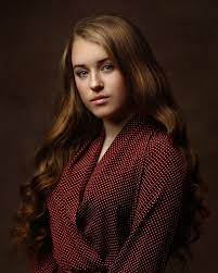 Magazine Style Women Portrait Photography Ideas Fine Art Female Portraits In Studio Setting Women Portrait Photography Portrait Photoshoot Female Portrait