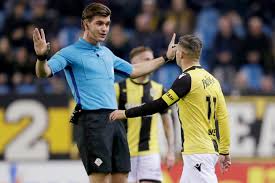 Diese seite liefert eine übersicht über alle einsätze des schiedsrichters joey kooij in der saison 20/21 inklusive der gezeigten karten und der gegebenen elfmeter. Vitesse Loopt Na Discutabele Var Beslissing Weg Bij Nac Foto Ad Nl