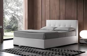 La testiera leggermente incurvata dona, inoltre, una piacevole dinamicità tridimensionale alla struttura. Letto Matrimoniale Letti E Giroletti Contenitore Marion