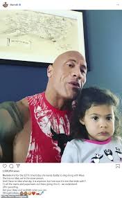 Jun 11, 2021 · dwayne hatte jason zuvor gefragt, ob er ein geburtstagsvideo für seine dreijährige tochter tiana drehen könnte. Der Rock Ist Tochter Jasmin 4 Beharrt Er Singt Zusammen Mit Seiner Eigenen Moana Charakter Maui Aktuelle Boulevard Nachrichten Und Fotogalerien Zu Stars Sternchen