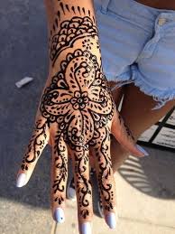 Did You Know That The Black Henna Is Really Bad For You It Can Cause Your Skin To Swell And Start To Rash Out Just Henna Henna Tattoo Black Mehndi Designs