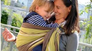 Permet de pratiquer la peau avec peau de la maternité. Echarpe Sling Magicmaman Com