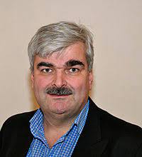 Имеет трех младших братьев — кристиана , оскара и даниэля и старшую сестру шейлу. Hakan Juholt Psyklopedin Den Innehallsfria Encyklopedin