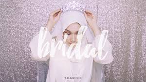Melalui katalog yang disediakan, dipastikan akan memudahkan pelanggan dalam memilih sesuai dengan kebutuhan mereka. Wedding Hijab Tutorial Side Sweep With Tiara Youtube