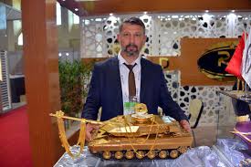 İstihbarat görevlileri tarafından acil koduyla sorgulanan binbaşı a.h. 15 Temmuz Sehitleri Anisina 8 Kilo Altindan Tank Yapti Is Yasam Haberleri