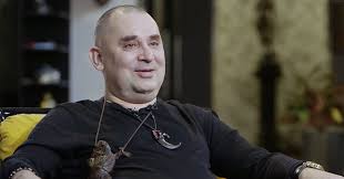 Одна дочь работает в его. Itt 6y Z9wueom