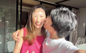 愛おしいなぁという氣持ちは伝わる 愛おしいなぁという感覚を感じながら 相手の體にふれると そのあたたかい氣持ちが指先から 相手の肌に伝わり心にも伝わる  「最近触り方が優しくなったね」 と言われた ｜たくま｜彼女を愛する24歳