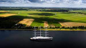 The secretive oceano y721 yacht is modeled after the black pearl and is the biggest of its kind. Jeff Bezos Rumoured To Be Building 127m Sailing Yacht Y721