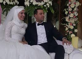 ونشرت مصورة عدد من الصور، أثناء كواليس جلسة تصوير الزفاف، والتي تظهر فيها شيري عادل بالفستان الأبيض، ومعز مسعود بالبذلة. Ù…Ø¹Ø² Ù…Ø³Ø¹ÙˆØ¯ ÙŠØ«ÙŠØ± Ø§Ù„Ø¬Ø¯Ù„ Ù…Ø¬Ø¯Ø¯ Ø§ Ø­ÙˆÙ„ Ø¹Ù„Ø§Ù‚ØªÙ‡ Ø¨Ø­Ù„Ø§ Ø´ÙŠØ­Ø© Ø¨Ø³Ø¨Ø¨ ØµÙˆØ±Ø© Ø£Ù‡Ù„ Ø§Ù„Ø¨Ù„Ø¯