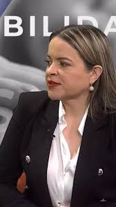 ⚠️ ¿Cómo identificar las señales de que un niño o adolescente está  sufriendo violencia o reflejando problemas de salud mental en sus padres?,  En este nuevo episodio de 2x3 en Salud, la Dra. Dhamelisse ...