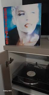 EURYTHMICS BE YOURSELF TONIGHT Fantastic songs, memories of a beautiful  time ❤️