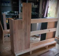 Weitere ideen zu möbel aus paletten, bar bauen, theken. Bartresen Selber Bauen Anleitung Holz Verkleidung Platte Regale Schwarz Kreativ Bretter Hausbar Designs Zuhause Diy Theke Selber Bauen
