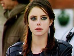 Bella Barnes (@UnknownBarnes)